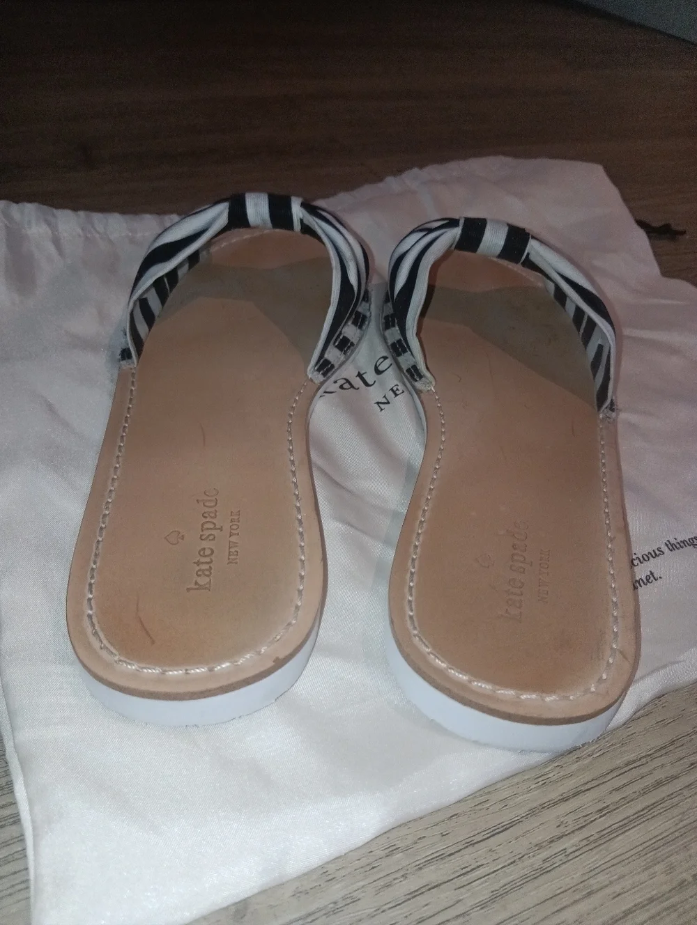 Kate Spade Nautical Stripe Bow Flat Sandals Black Ivory 7.5M - Picture 4 of 6